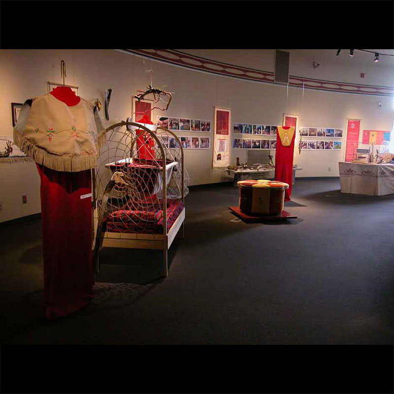 Exposition des Ateliers de création des artisans Innus de Mashteuiatsh 2005